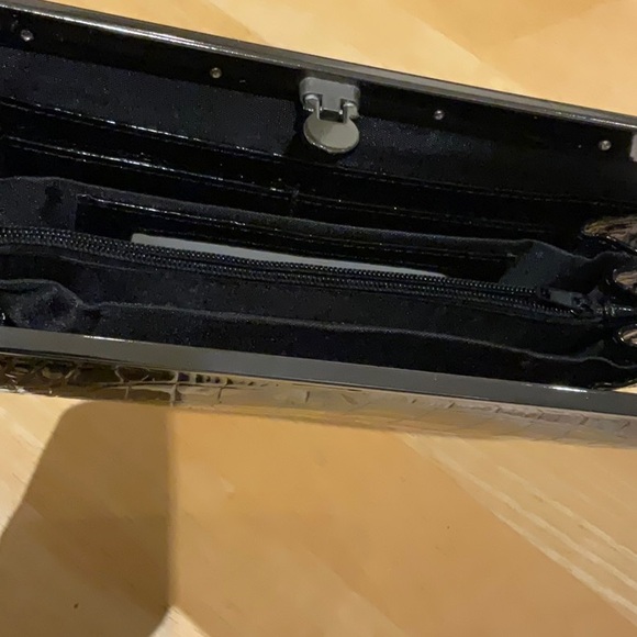 Leather like wallet in like new condition 🧓🏼MT - Picture 3 of 4